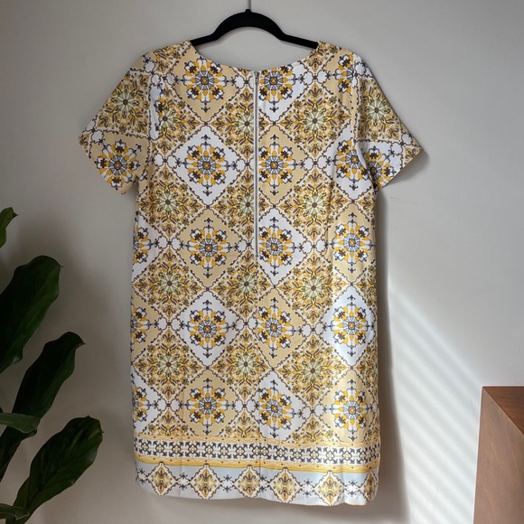 Lulu’s Yellow Shift Dress - Picture 2 of 3